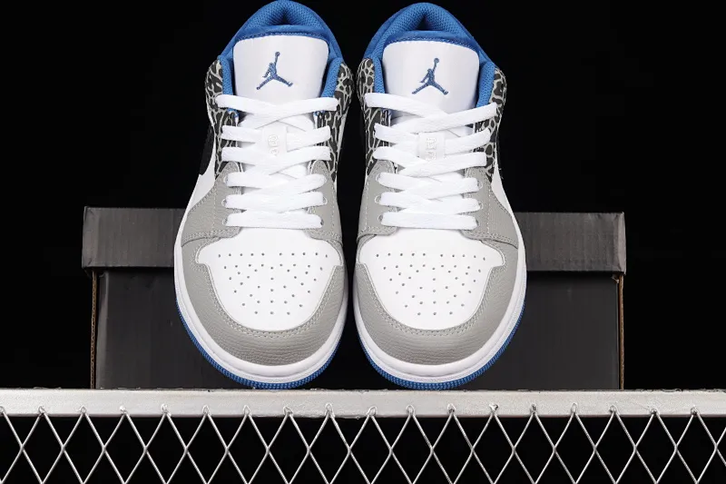All categories Air Jordan Jordan series basketball shoes Air Jordan 1 Low Z version Air Jordan 1 Low "True Blue" AJ1 Joe 1 burst white and blue color low-top basketball shoes DM1199-140